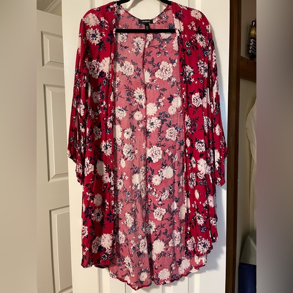 TORRID - Size 1X - FUCHSIA FLORAL WRAP - Picture 1 of 2